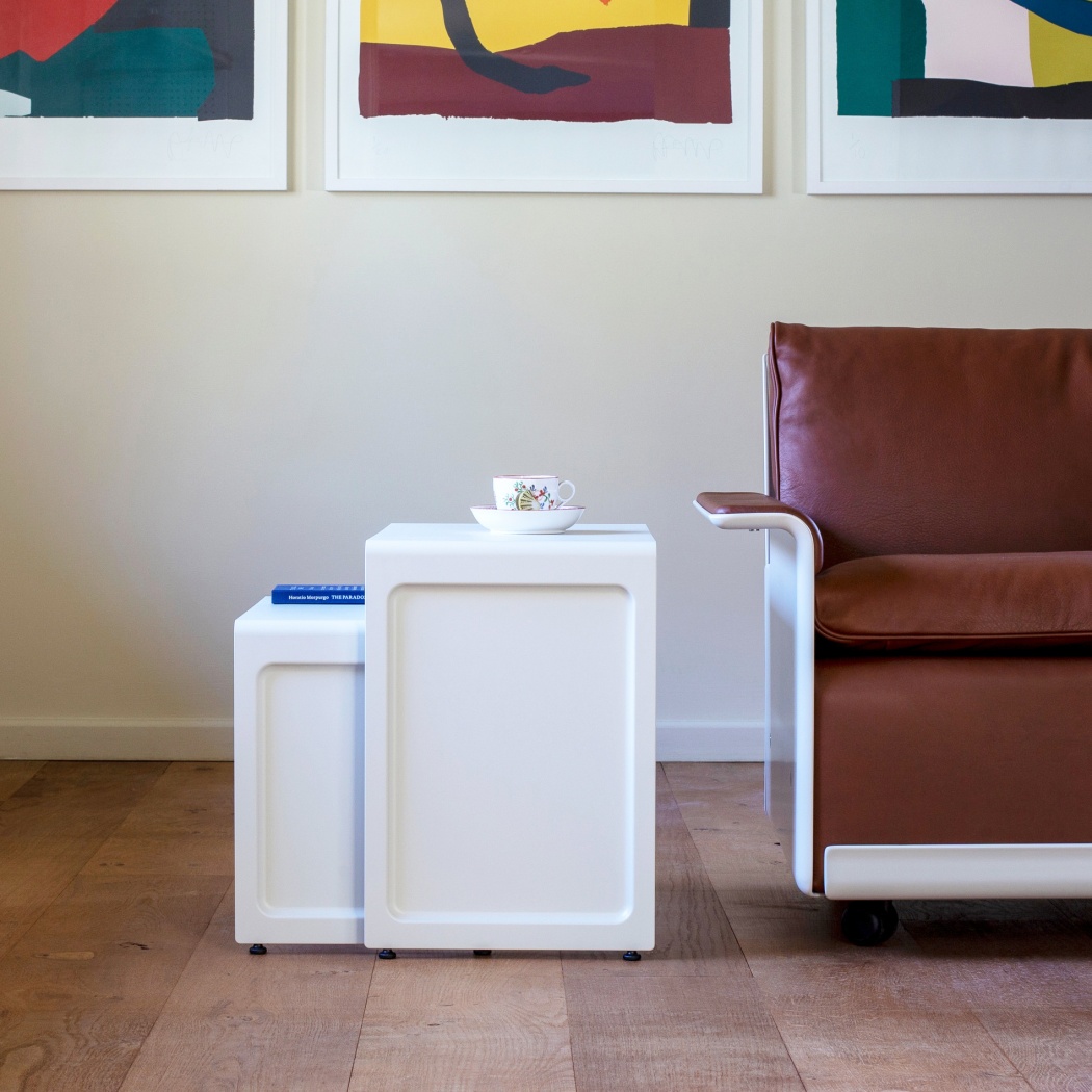 sofa side nesting pair side table. Coffee, book, magazine. Vitsœ 621 . Designer Dieter Rams.
