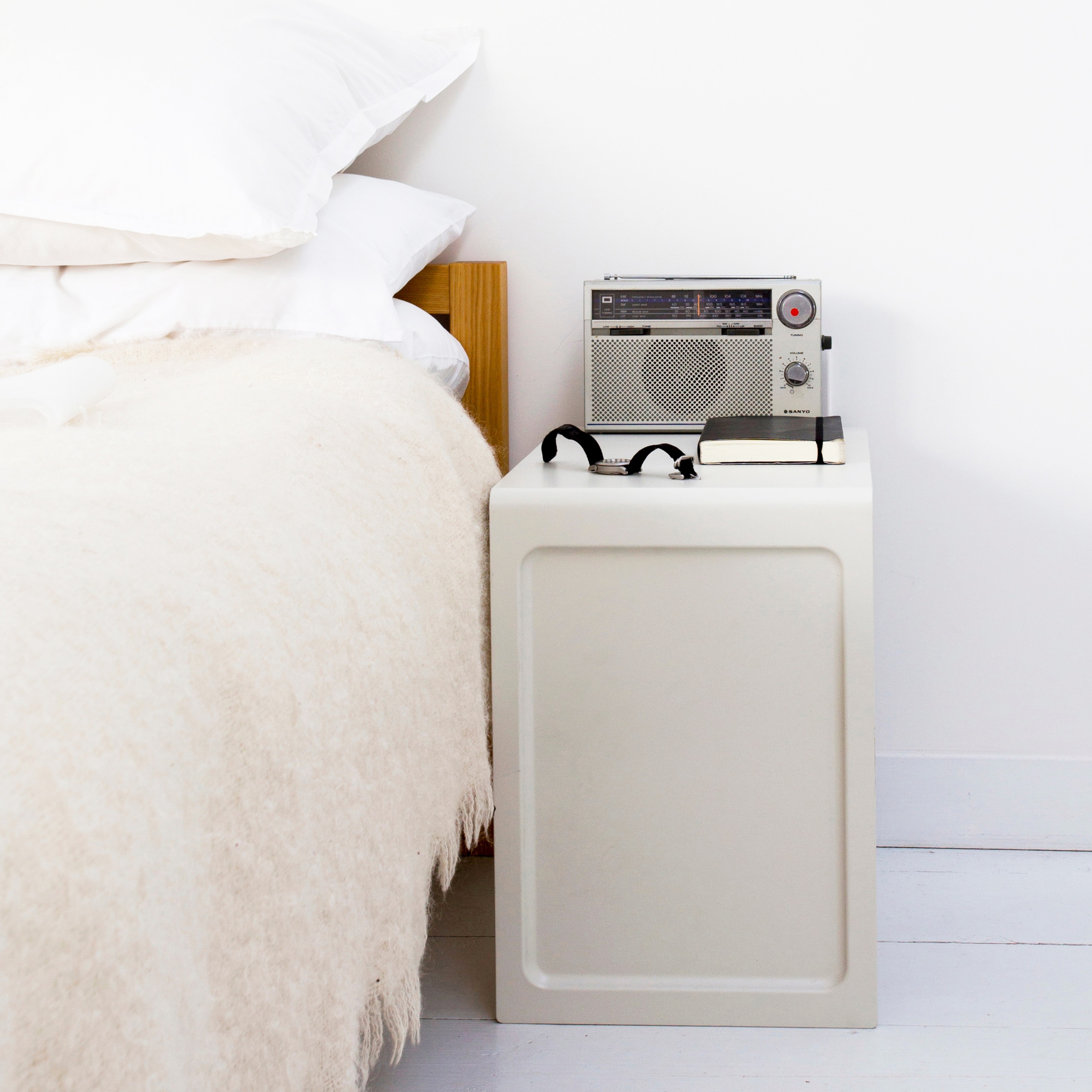 Minimalist bedside table. Vitsœ 621, designer Dieter Rams nesting pair side table.