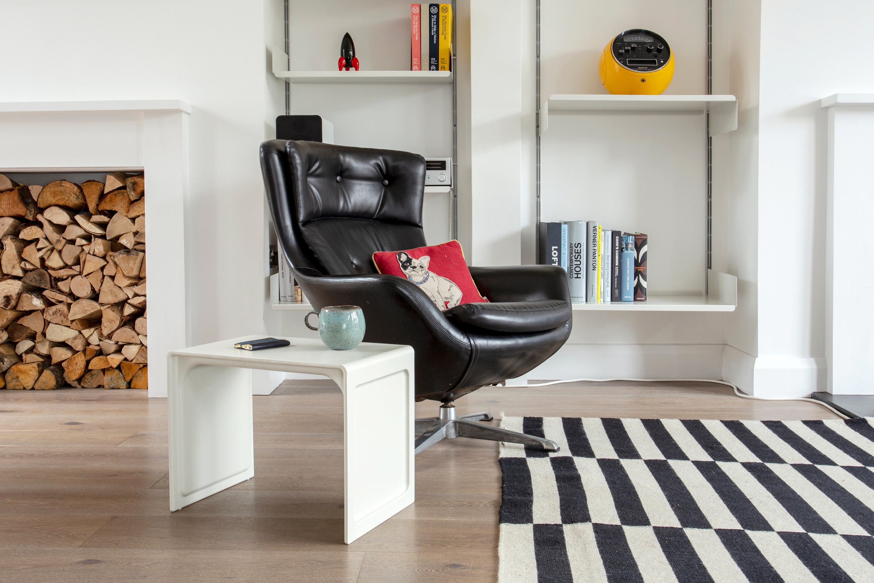 Armchair side table, white. Coffee, book, magazine. Vitsœ 621 nesting pair side table. Designer Dieter Rams.