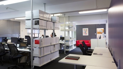 Modern office furniture, metal shelves 30 cm for filing, bookshelves. Vitsœ 606 Compression modular shelving system, computer wall desks with under desk drawer for space saving. Designer shelves, Dieter Rams.