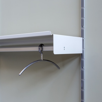 hanging rail shelves, strong off-white metal. Vitsœ 606 modular shelving system. Designer Dieter Rams