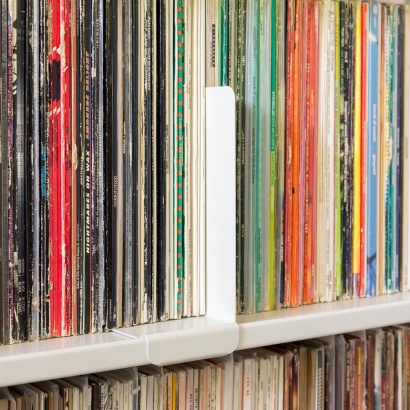 high quality metal bookend for books, vinyl record upright best storage position. Vitsœ shelving. Designer Dieter Rams