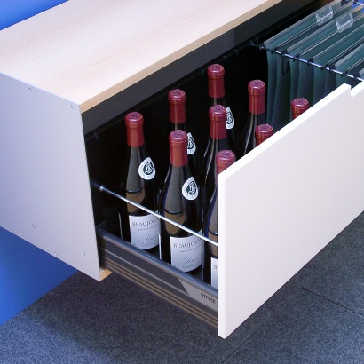 Floating cabinet, one-drawer. Vitsœ 606 modular shelving system, Designer Dieter Rams