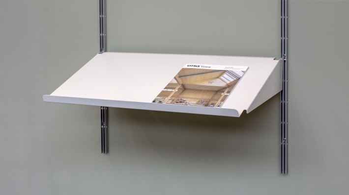 sloping shelf for magazines or open books. Strong metal shelves. Vitsœ 606 modular shelving. Designer Dieter Rams