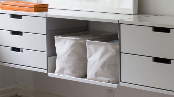 Vitsœ 606 single shelf, Modular shelving. Designer Dieter Rams