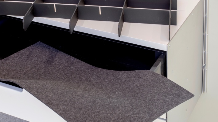 Vitsœ 606 accessories for shelving system